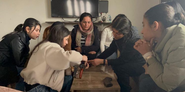 Jinên Ciwan ên Kobanê tax, bi tax, perwerdeyên çek lidardixin