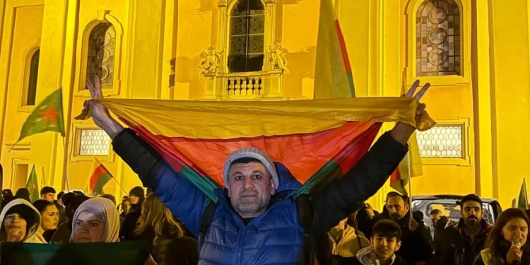 Meşa Ciwanên Kurd Li Ludwigsburgê Ji Bo Rojava