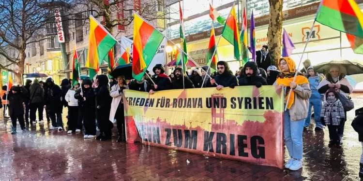 Xwepêşandanên Hamburgê Daxwaza “Statû Ji Bo Rojava” Dikin