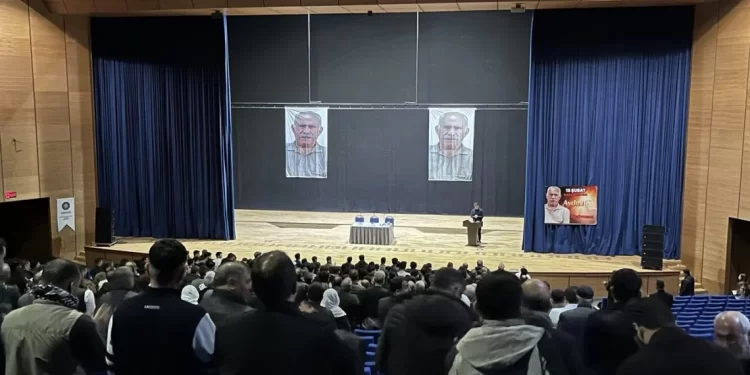 Civîna Ciwanan Li Amed Bi Dirûşma “Meşa Ji Tarîtiyê Ber Bi Ronahîyê Ve”