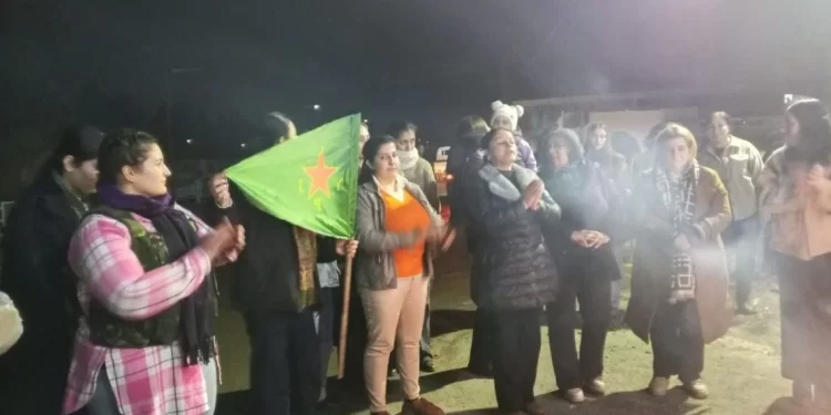 Mamosteyên Li Dêrîkê Serdana Hêzên Parastina Xweparastinê Yên Li Ser Nobedê Kirin Ji Bo Piştgiriyê