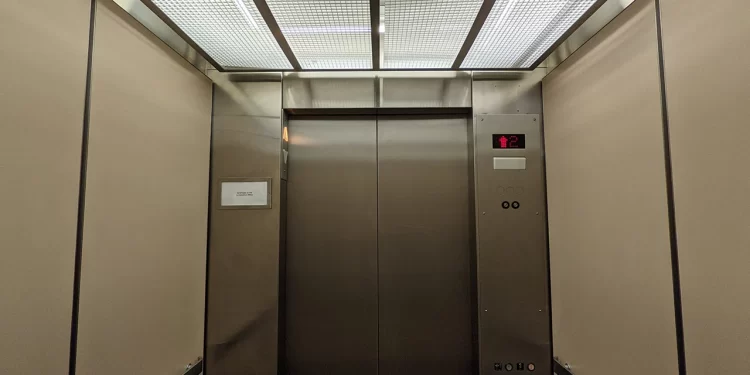 Cevizlibağ Atatürk KYK Kadın Öğrenci yurdunda asansör düştü