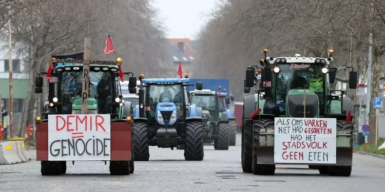 Avrupa’daki Eylemler Türkiye’ye Sıçradı: Konya’da Traktörler Sokakta
