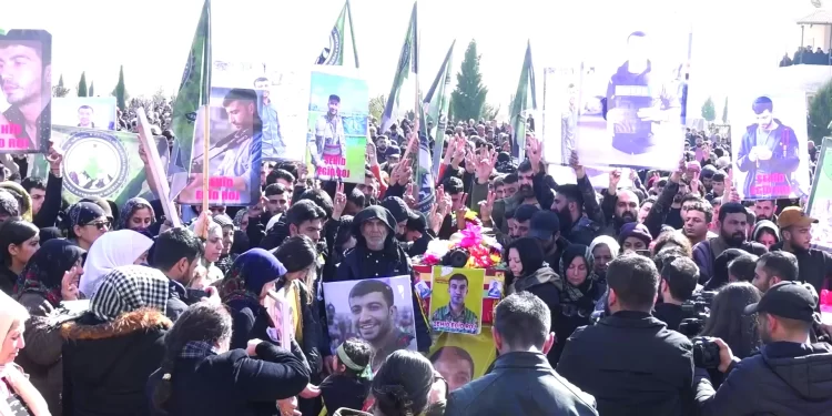 Şehit Egîd Roj ve Şehit Zagros son yolculuğuna uğurlandı
