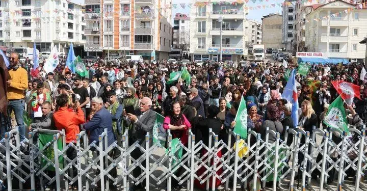 Curne Reş ve Dep’te Newroz ateşleri yakıldı