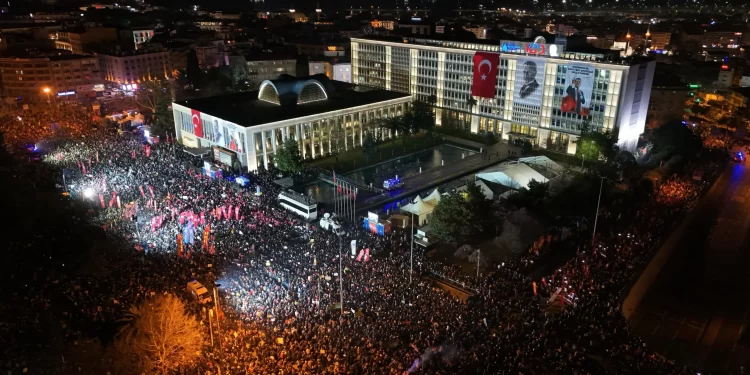 Referandum: Ya demokratikleşme ya da erken seçim