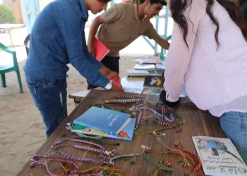 Hesekê Genç Kadınlar Birliği üyeleri Önder APO’nun kitaplarını dağıttı