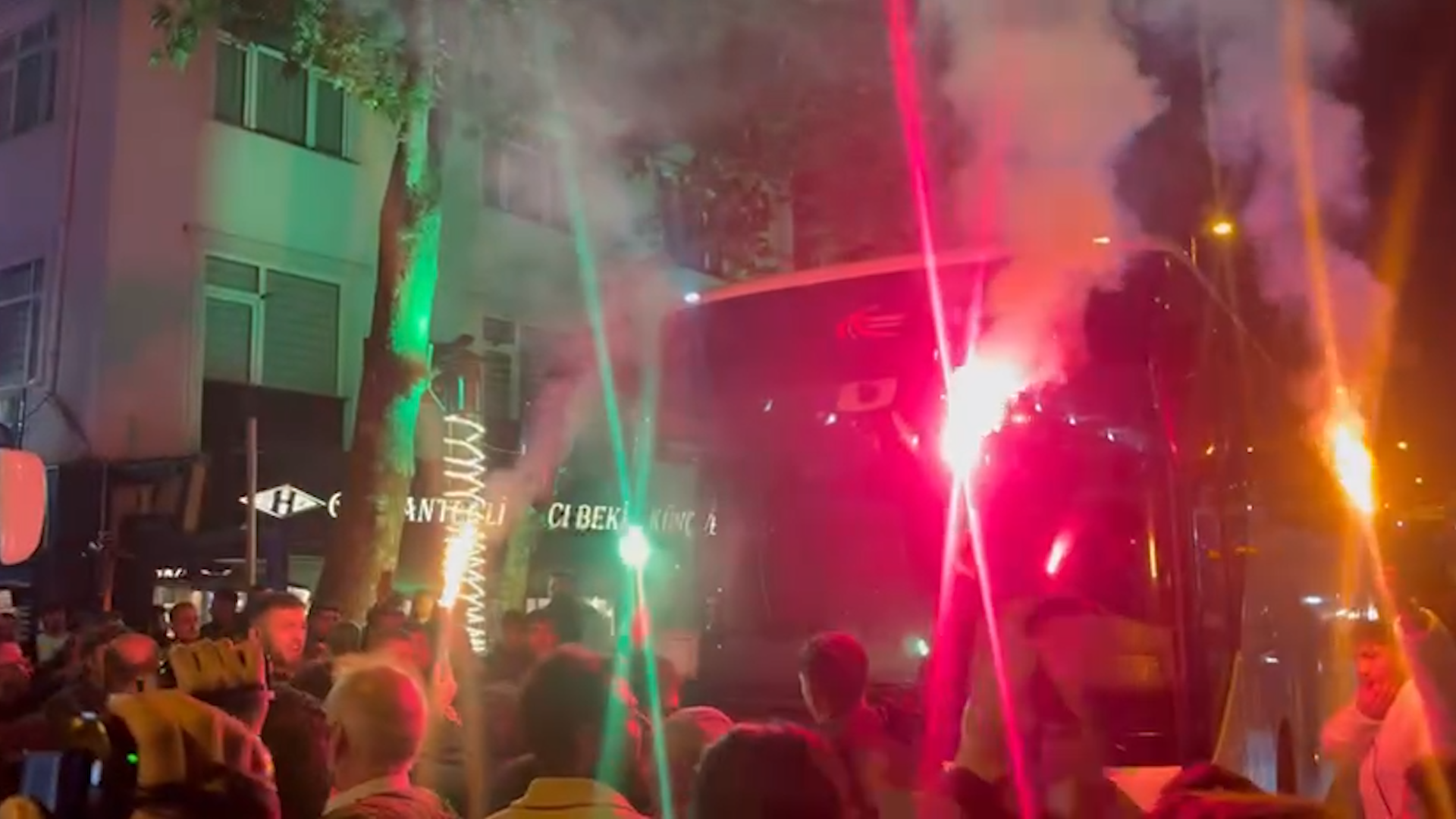 Ablukayı Kıran Gençler Amede Doğru Yola Çıktı