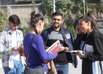 Rakka’da, Genç Kadınlar “Kom Bibe” Kampanyası Kapsamında Çalışmalarını Sürdürüyor