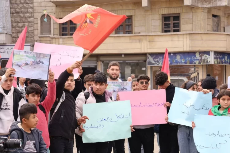 Halep’te Gençlerden Kitlesel Yürüyüş