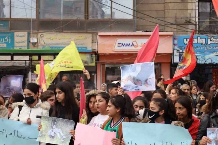 Halep’te Gençlerden Kitlesel Yürüyüş