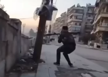 Halep Gençleri Mahallelerini Savunuyor