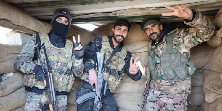 Hesekê Savaş Cephesinde Kürt ve Arap Savaşçılar Omuz Omuza Direniyor