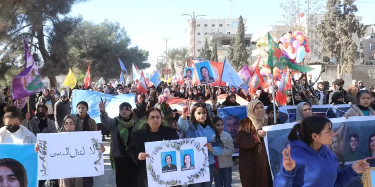 Rakka’da Şêxmeqsûd ve Eşrefiyê Direnişi Şehitleri İçin Kitlesel Anma