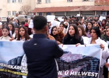 Kobanê’de Binlerce Öğrencinin Katılımıyla Yürüyüş