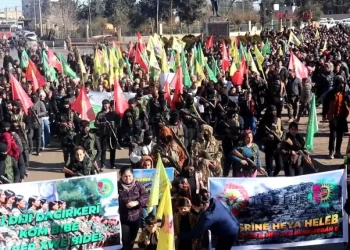 Kobanê’de Gençlerin Öncülüğünde Binler Şexmeqsûd Direnişini Selamladı