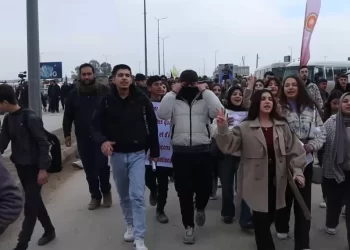 Qamişlo’da Öğrenciler Şexmeksûd İçin Yürüdü