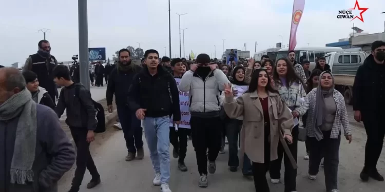 Qamişlo’da Öğrenciler Şexmeksûd İçin Yürüdü