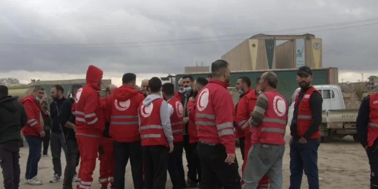 Kürt Halkının Dayanışma Konvoyu Hesekê’ye Ulaştı: 70 Kamyonluk Yardım Yerinden Edilenlere Dağıtılacak