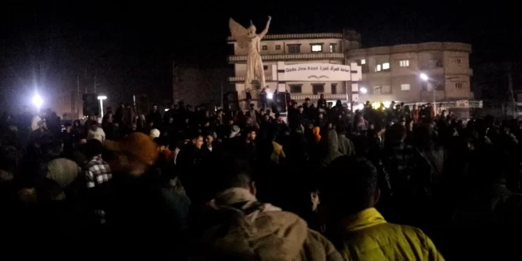 Kobanê’de Halk Eylemi 15. Gününde Jina Azad Meydanı’nda Devam Ediyor