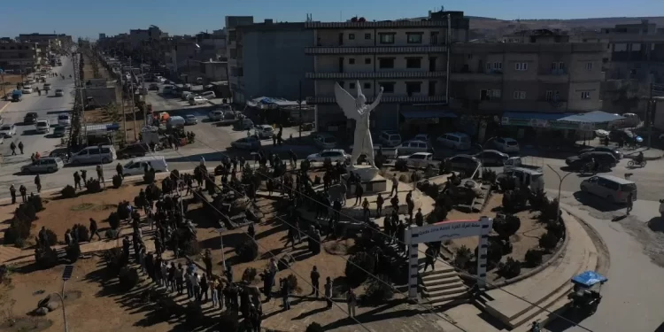 Kobanê’li Genç Kadınlardan Kezî Eylemi