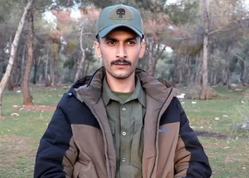 QSD’nin Arap Savaşçısı Ezîz Ereb: Dış Güçlerin Oyunlarına Gelmeyin