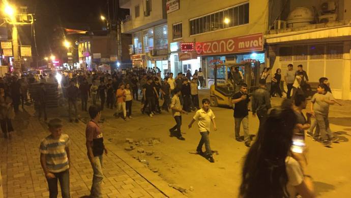 Cizre’de Gençler yürüdü: ‘PKK Halktır, Halk burada’