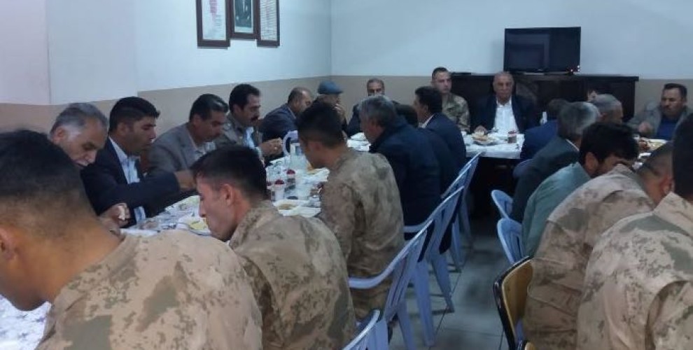 Erdoğan’dan sonra işgalci Türk askerlerinden muhtarlara sandık talimatı!