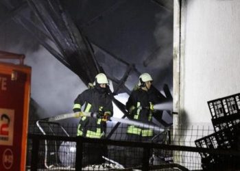 Denizli’de bilinmeyen bir nedenle bir fabrika yandı