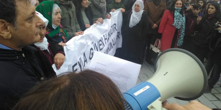 İstanbul’da polis yürüyüşe saldırdı