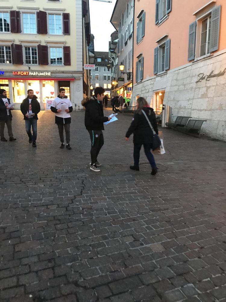 Tevgera Ciwanên Şoreşger ve Jinên Ciwanên Azad İsviçre’de bildiri dağıttı