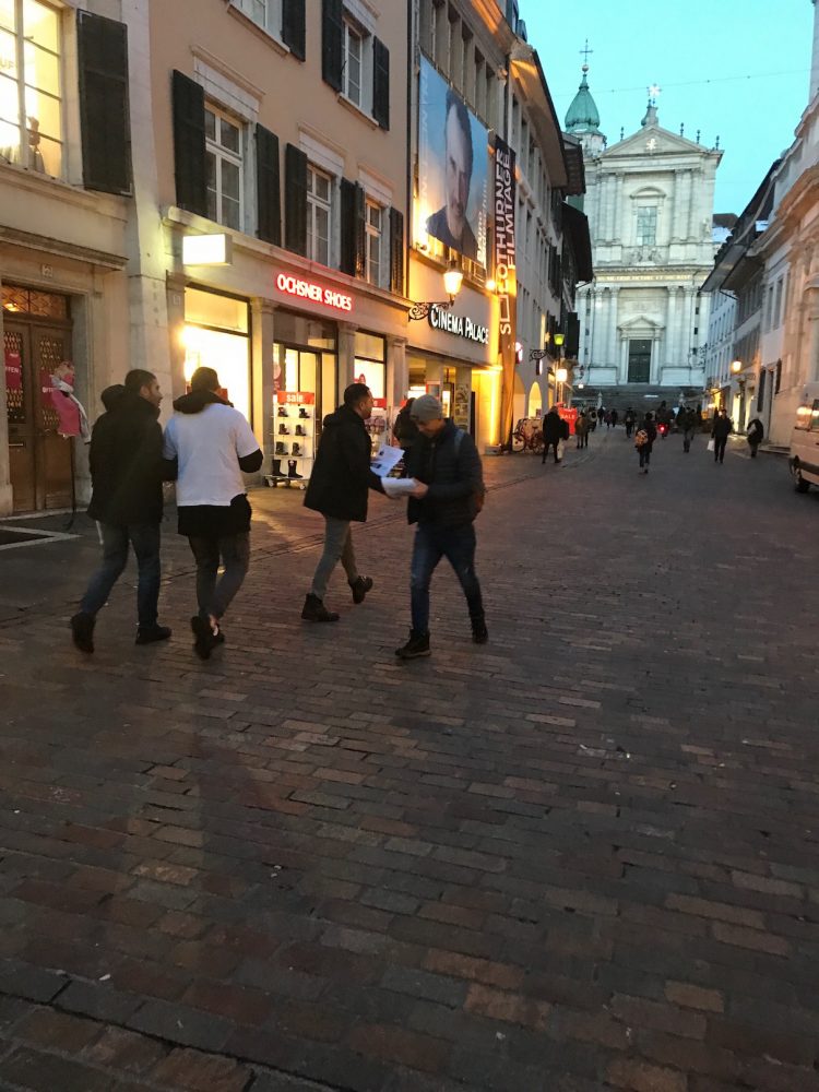 Tevgera Ciwanên Şoreşger ve Jinên Ciwanên Azad İsviçre’de bildiri dağıttı