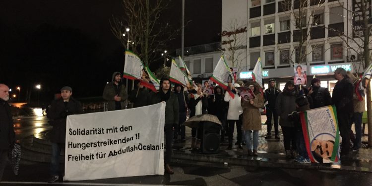 Almanya’da gençler tecride karşı eylemde