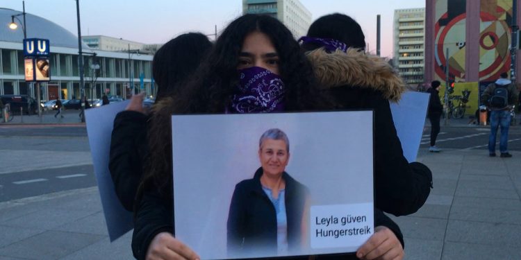 Jinên Ciwan ên Azad’den Berlin’de sessiz protesto