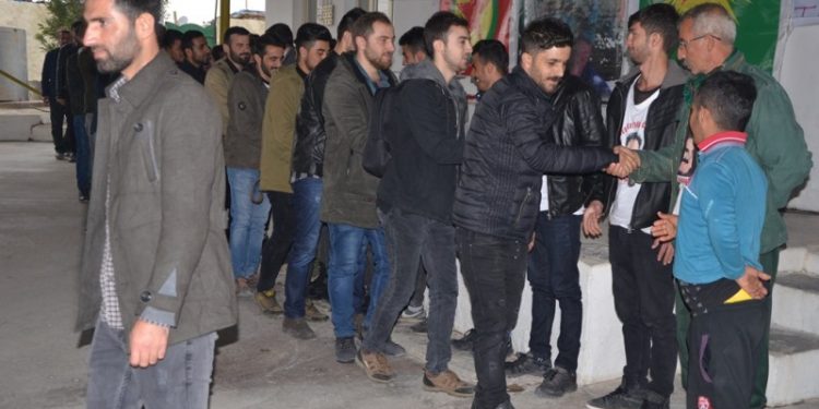 Üniversite öğrencilerinden eylemcilere destek ziyareti