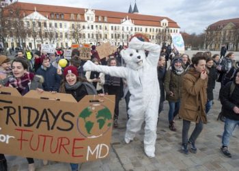 Dünya Gençliği alanlara çıkıyor: Grevler yayılıyor