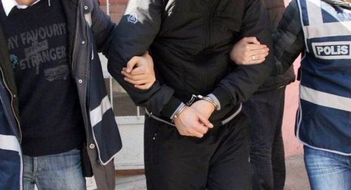 Gençlik Meclisi üyesi 2 genç gözaltına alındı