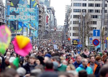Berlin, Brüksel, Stockholm’de yayılan Gençlik eylemi şimdi de Londra’da