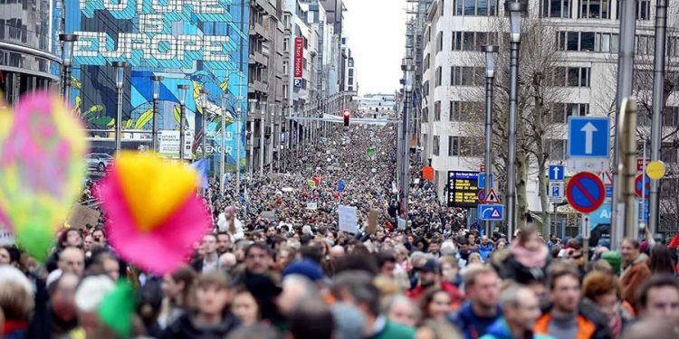 Berlin, Brüksel, Stockholm’de yayılan Gençlik eylemi şimdi de Londra’da