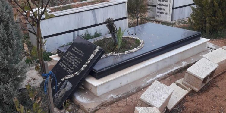 Suruç ve Ankara şehitlerinin mezarlarına saldırı!