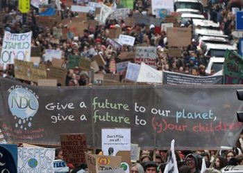 Avrupa’da Gençler sokakta