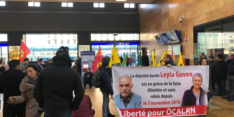 Tevgera Ciwanên Şoreşger’den İsviçre’de sivil itaatsizlik eylemi