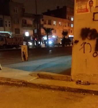 Adana’da gençler ateş yakıp, tecridi protesto etti