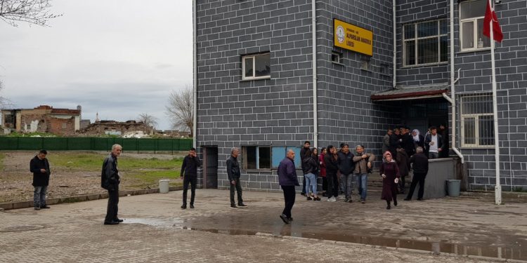 Amed’de olmayan mahallelerde de sandık kuruldu