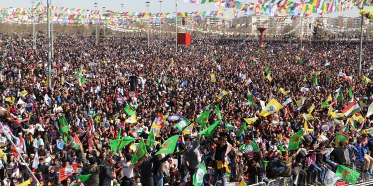 Amed Newroz’unda 110 kişi gözaltına alındı
