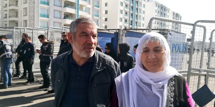 Tarihi Amed Newrozu: Güven ve Gezen’in aileleri onur konuğu