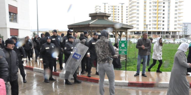 Medya Çınar’ın cenazesi verilmiyor: İşgalci Türk polisleri halka saldırdı
