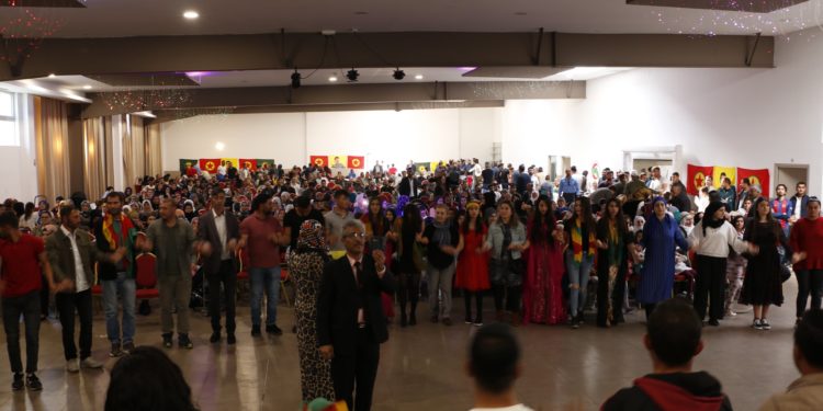 Marsilya Newrozu’na, Kürt gençleri PKK bayraklarıyla katıldı