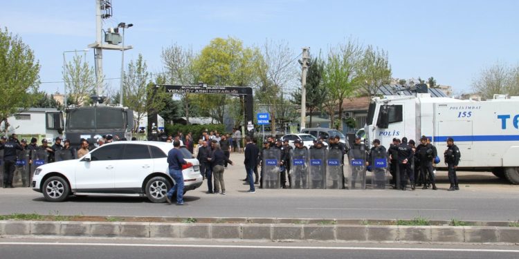 İşgalci Türk polisleri tarafından katledilen genç abluka altında defnedildi – YENİLENDİ