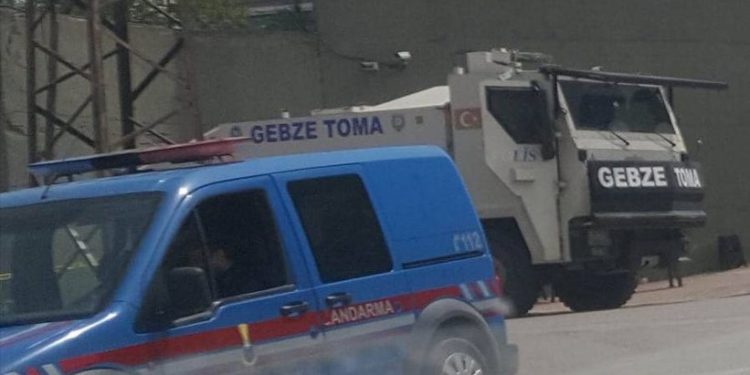 Faşist polisler direnişteki aileleri ablukaya aldı